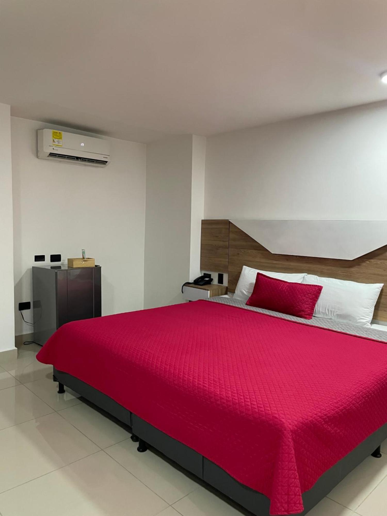 Hotel Ofix Medellín Extérieur photo